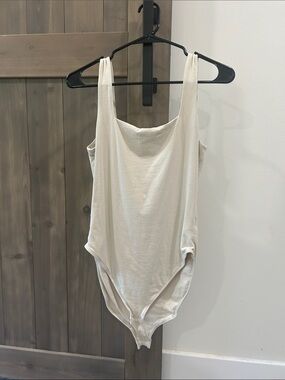 Old Navy Cream Seamless Scoop Neck Bodysuit
